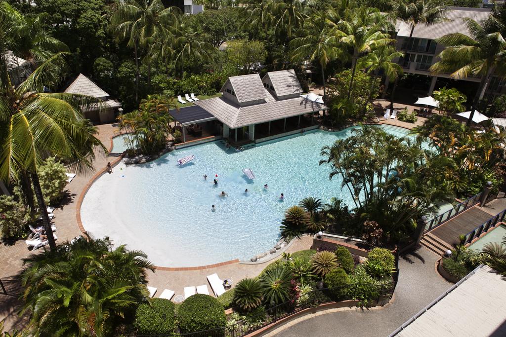 http://greatpacifictravels.com.au/hotel/images/hotel_img/11620215850Novotel Cairns Pool1.jpg